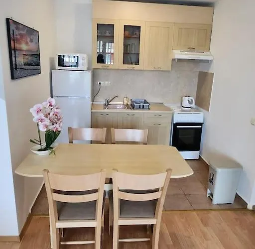 Modern 1 Bed Apt, Nesebar Daire *